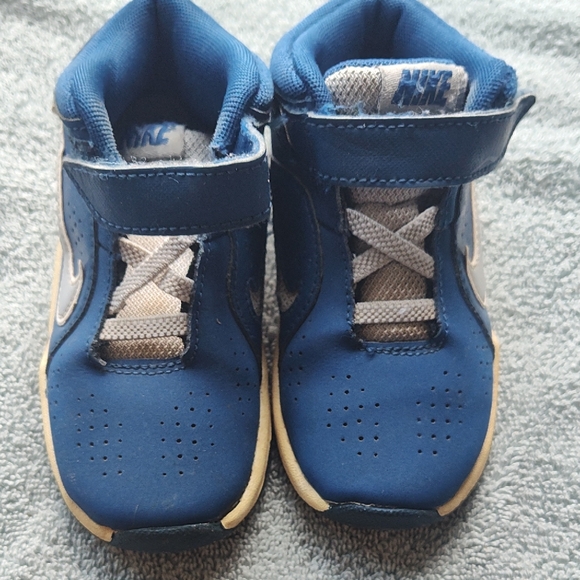 Nike Kids Blue and White Sneakers - Picture 1 of 7